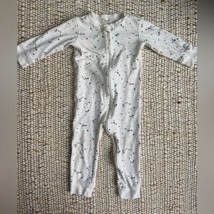 Owlivia White star baby One Piece zipper Footie footless pajama stains 18-24 m